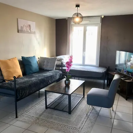 Holiday home Agreable Maison Proche Gare Avec Parking Gratuit