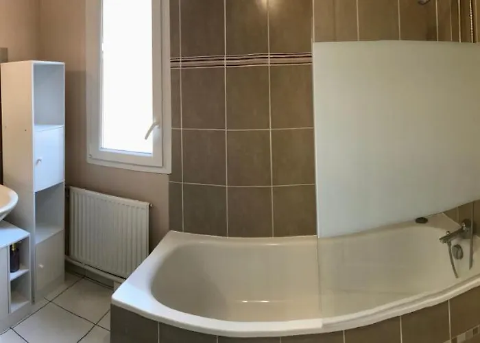 Casa de Férias Agreable Maison Proche Gare Avec Parking Gratuit *